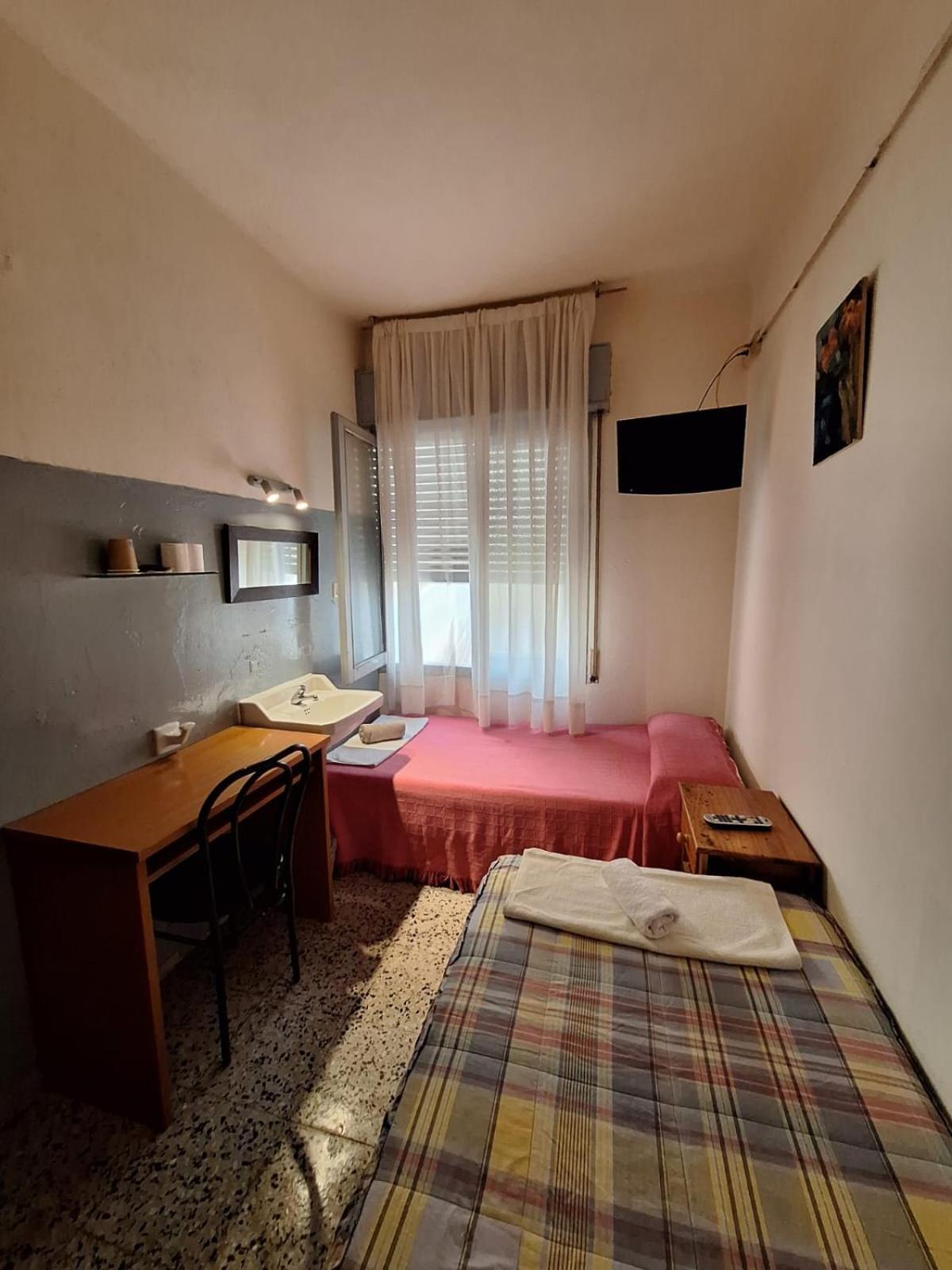 Pension Suiza Reus Exterior photo